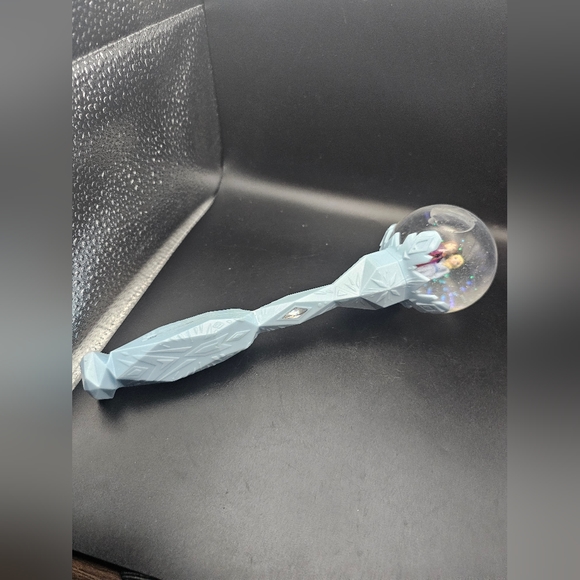 Disney’s frozen, Elsa & Anna, snow globe singing magic wand - Picture 3 of 4